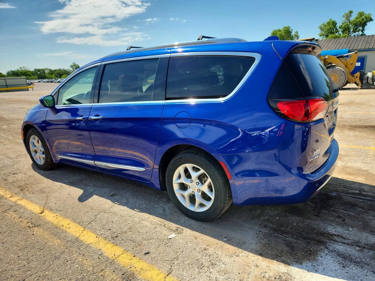 Chrysler Pacifica 3.6l Touring L Plus, снимка 2 - Автомобили и джипове - 55728812