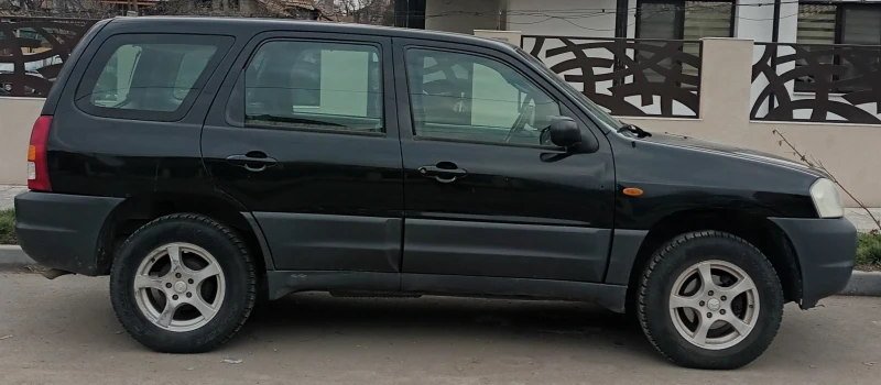 Mazda Tribute, снимка 4 - Автомобили и джипове - 48810136