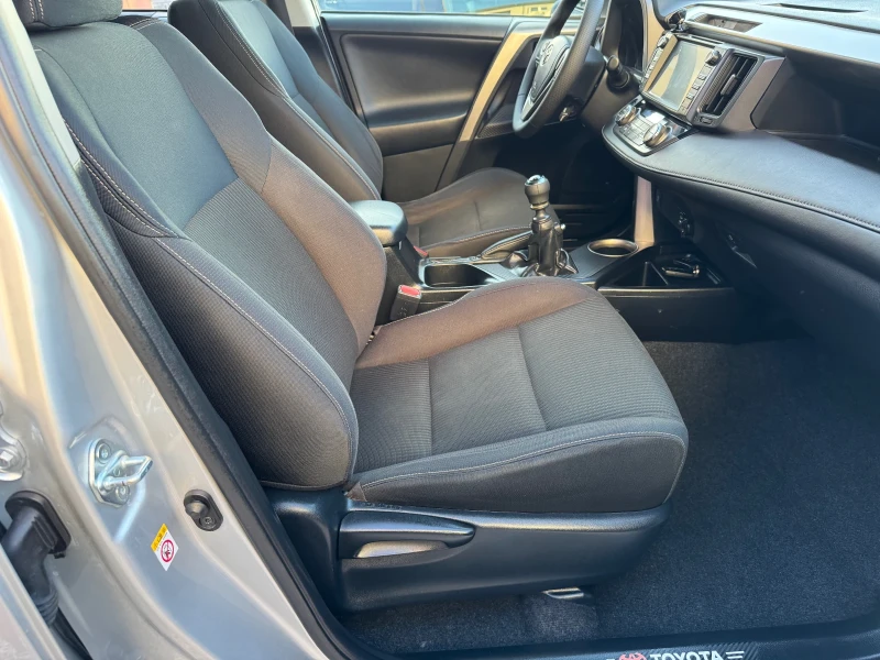 Toyota Rav4 2.0 D4D / Семеен SUV / 2015 / EURO5 / ВСИЧКИ ЕКСТР, снимка 14 - Автомобили и джипове - 51766337