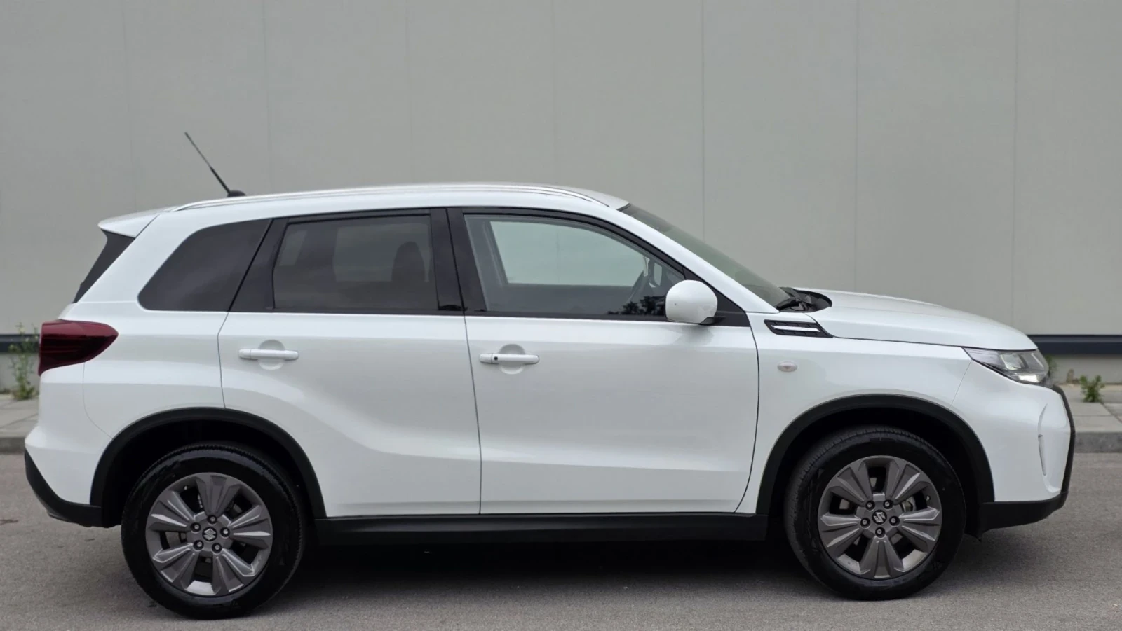 Suzuki Vitara HYBRID* НОВА*  - изображение 7