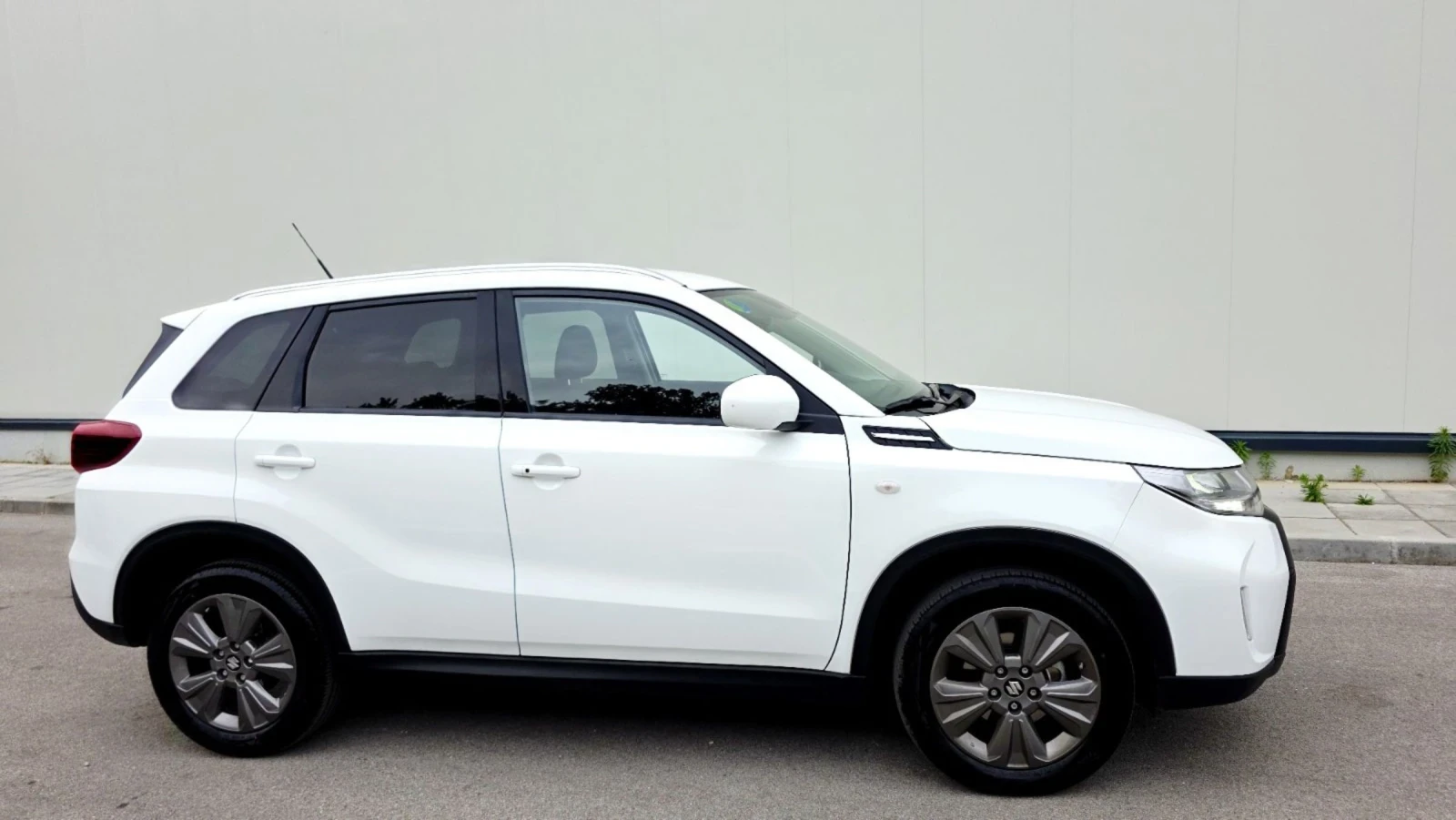 Suzuki Vitara HYBRID* НОВА*  - изображение 5