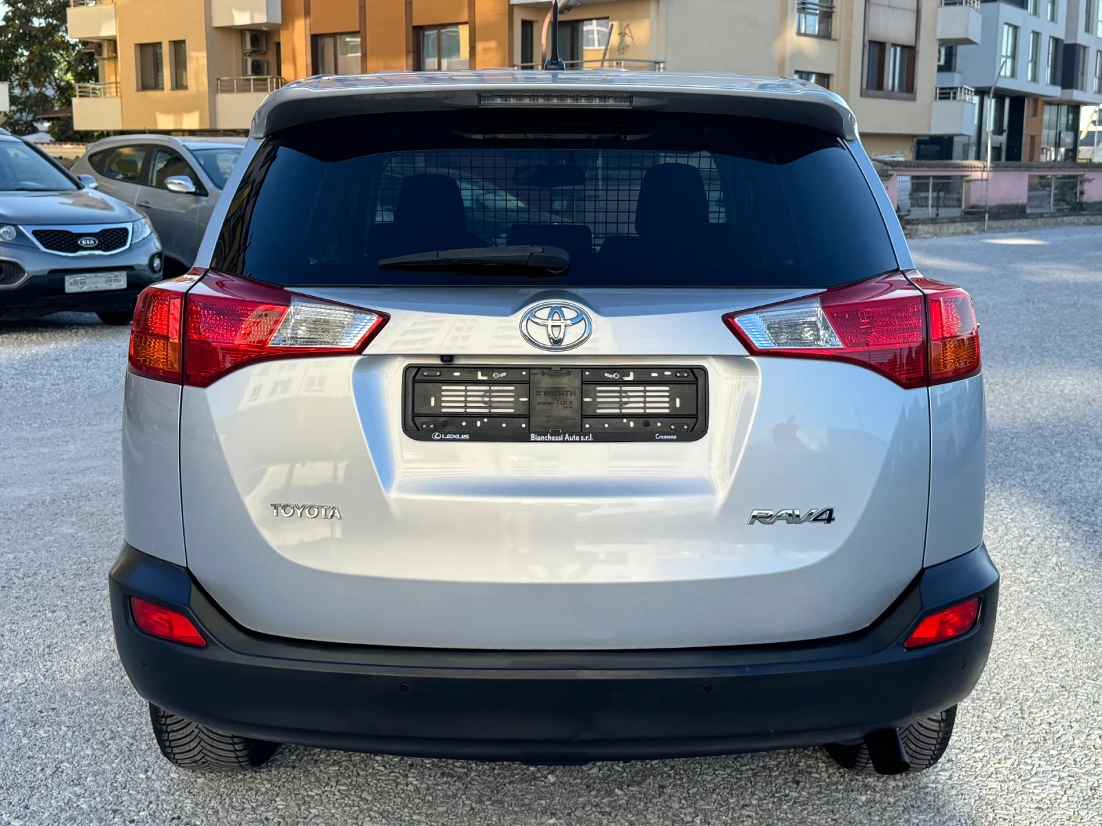 Toyota Rav4 2.0 D4D / Семеен SUV / 2015 / EURO5 / ВСИЧКИ ЕКСТР - изображение 7