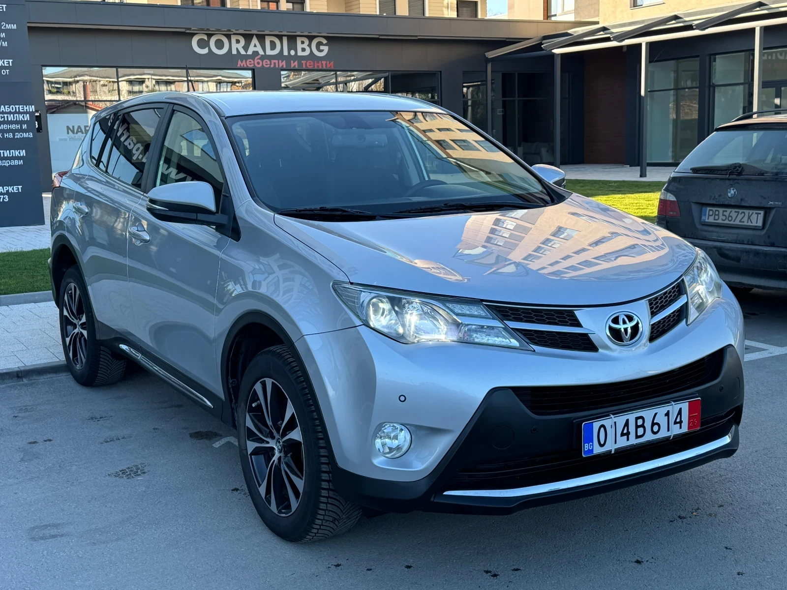 Toyota Rav4 2.0 D4D / Семеен SUV / 2015 / EURO5 / ВСИЧКИ ЕКСТР - изображение 4