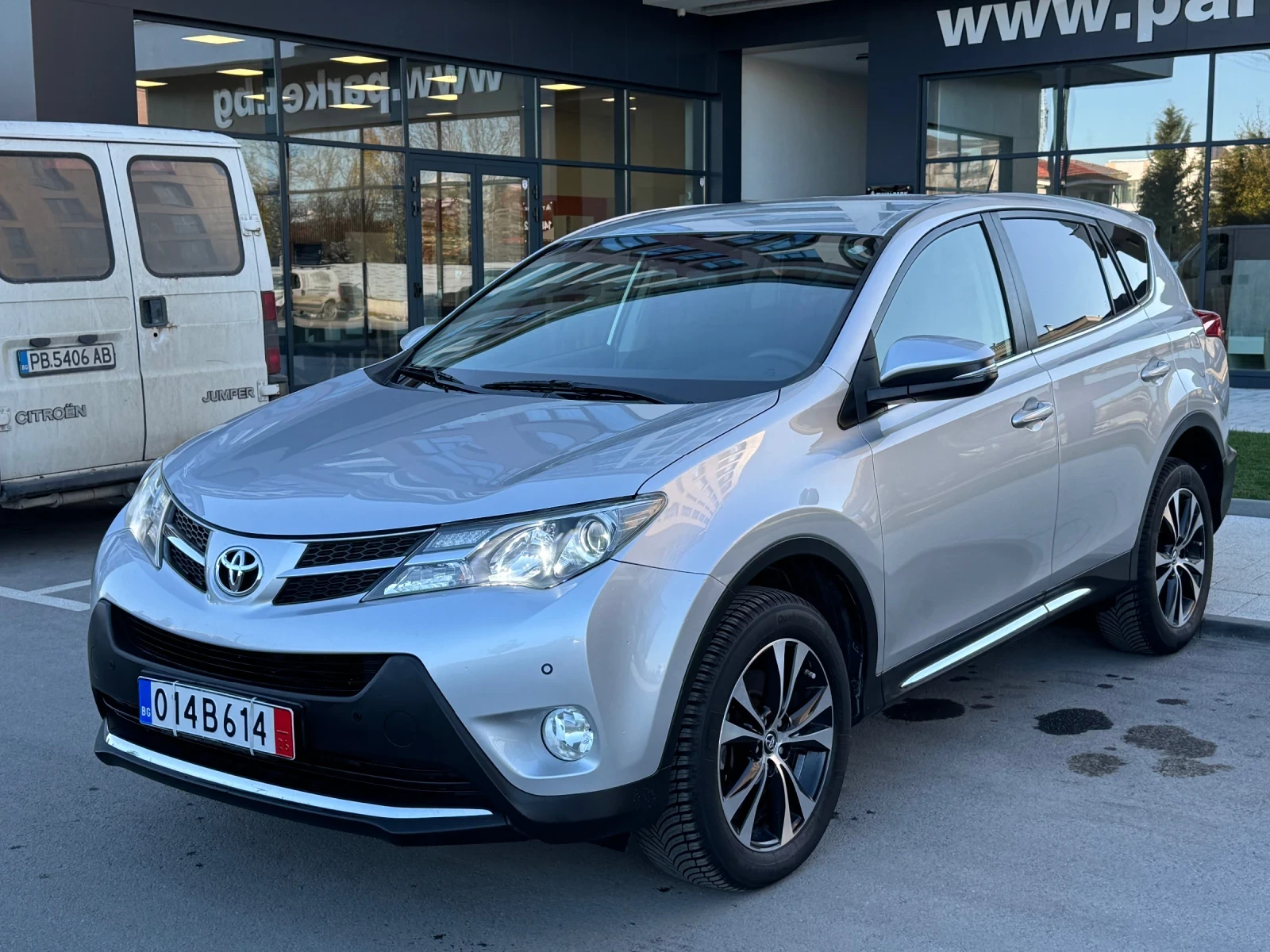 Toyota Rav4 2.0 D4D / Семеен SUV / 2015 / EURO5 / ВСИЧКИ ЕКСТР - изображение 2