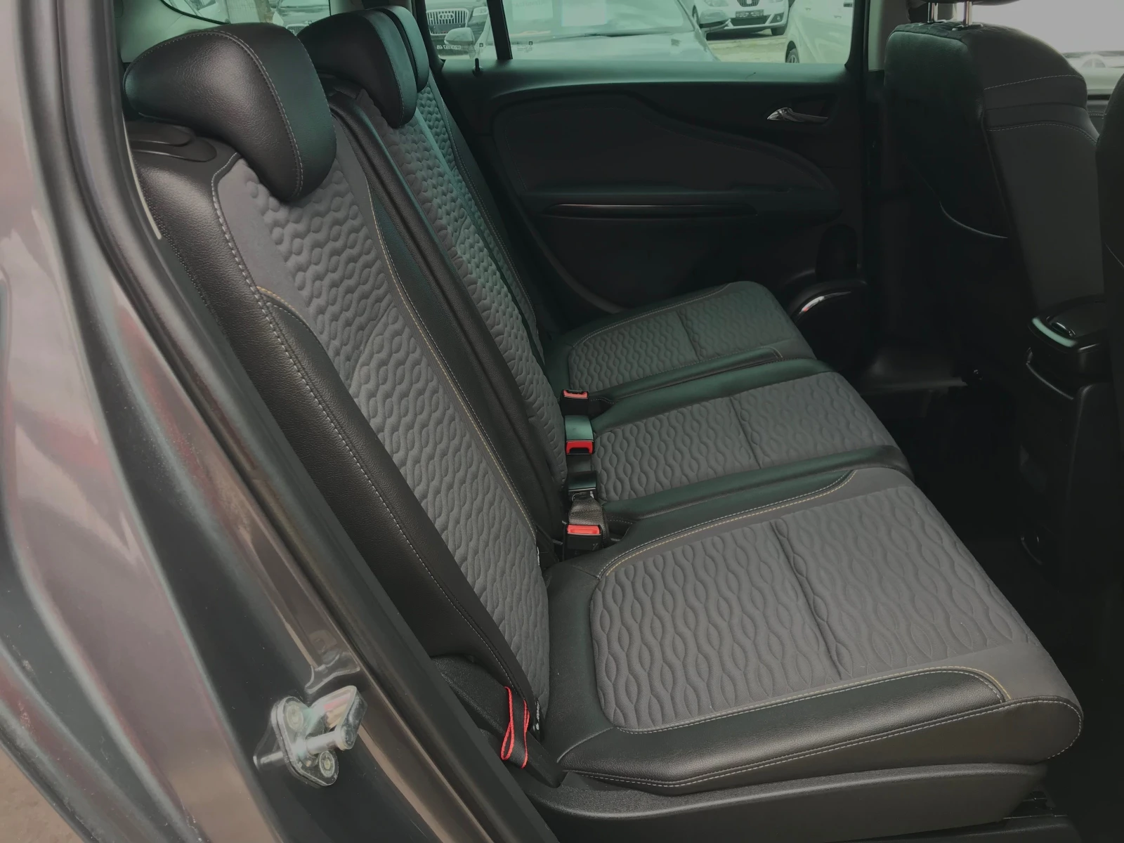Opel Zafira 2.0d-6ck.-full-cosmo, снимка 11 - Автомобили и джипове - 52668913