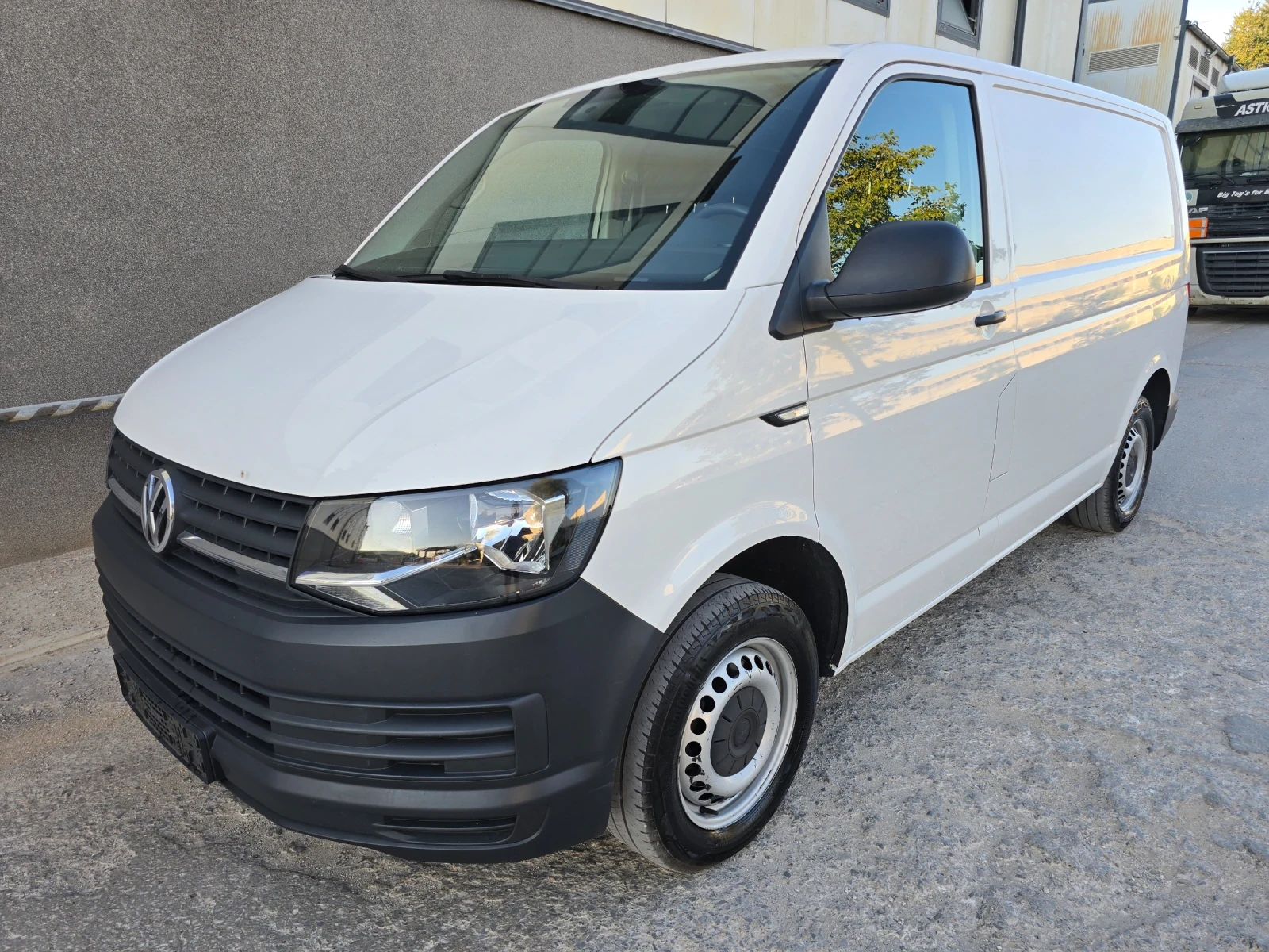 VW Transporter 2.0 TDI T6 - изображение 2
