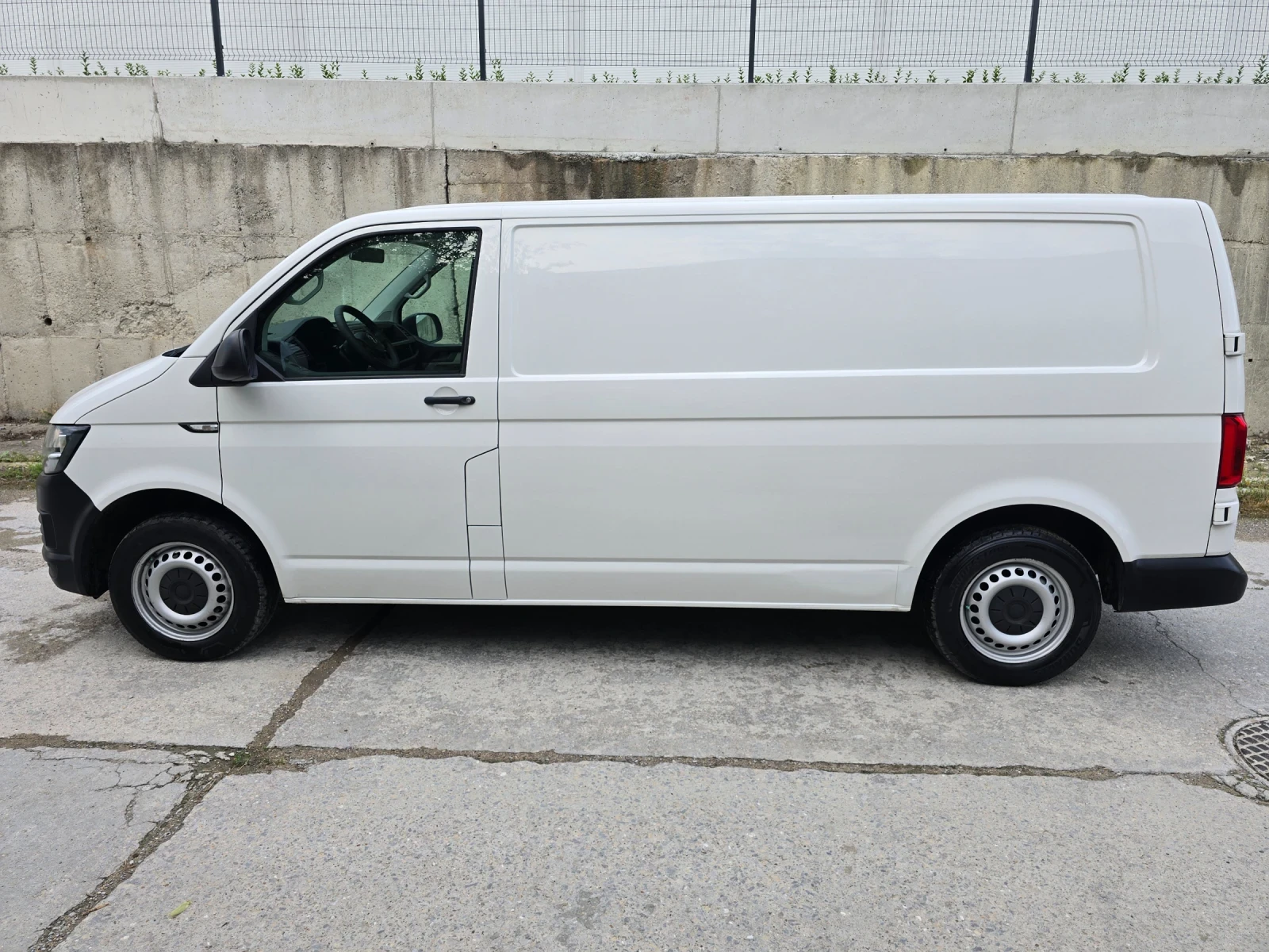VW T6  2.0 TDI L2H1 Comfortline, снимка 3 - Бусове и автобуси - 51716829