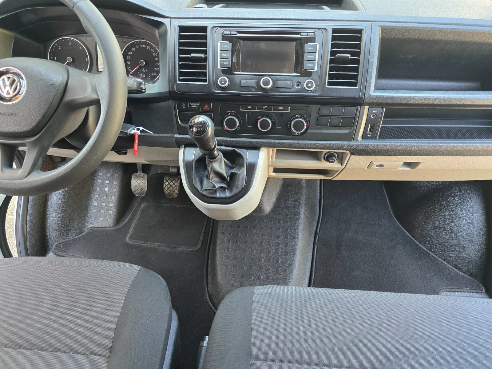 VW T6  2.0 TDI L2H1 Comfortline, снимка 9 - Бусове и автобуси - 51716829