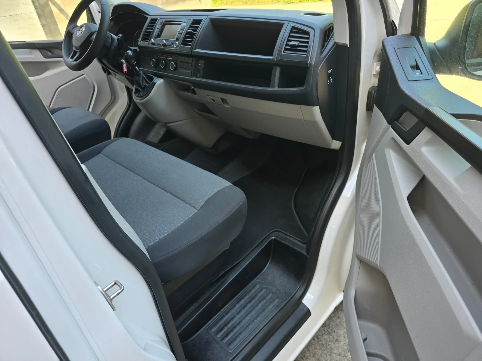 VW T6  2.0 TDI L2H1 Comfortline, снимка 12 - Бусове и автобуси - 51716829
