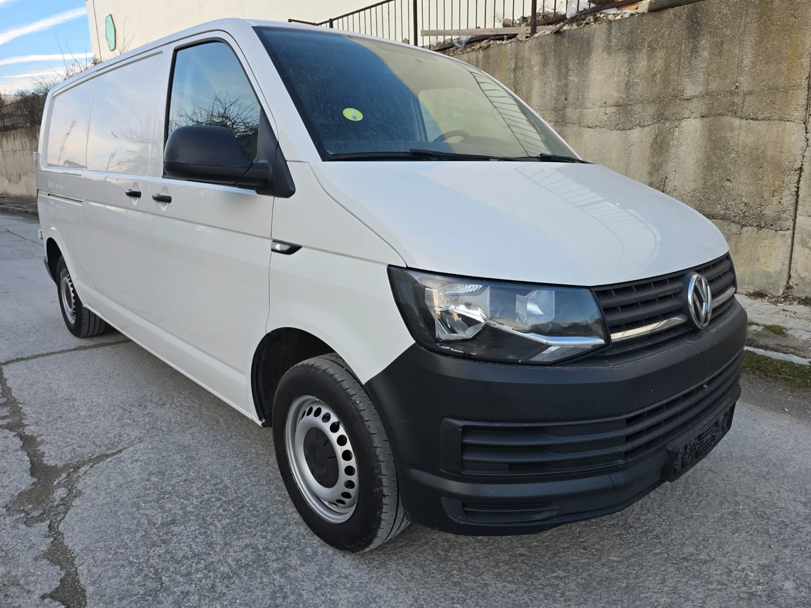 VW T6 2.0 TDI L2H1 Comfortline - изображение 2