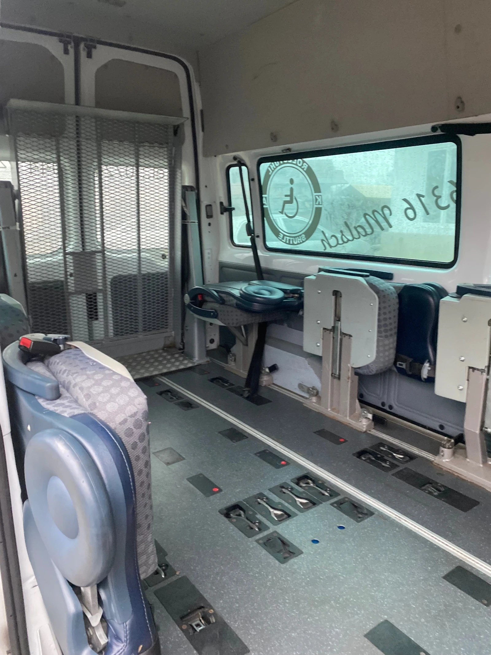 Ford Transit 2.2 - изображение 10