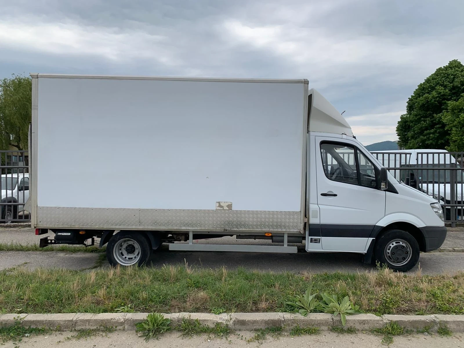 Mercedes-Benz Sprinter 516 CDI Куфар, снимка 4 - Бусове и автобуси - 55539410