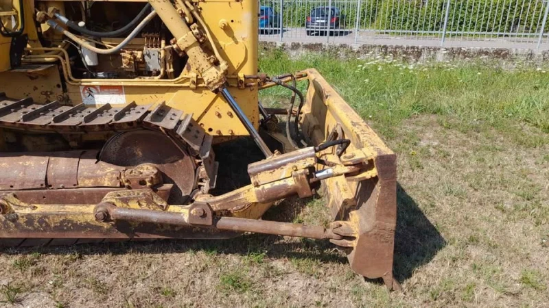 Булдозер Cat D4Е, снимка 5 - Индустриална техника - 52283139