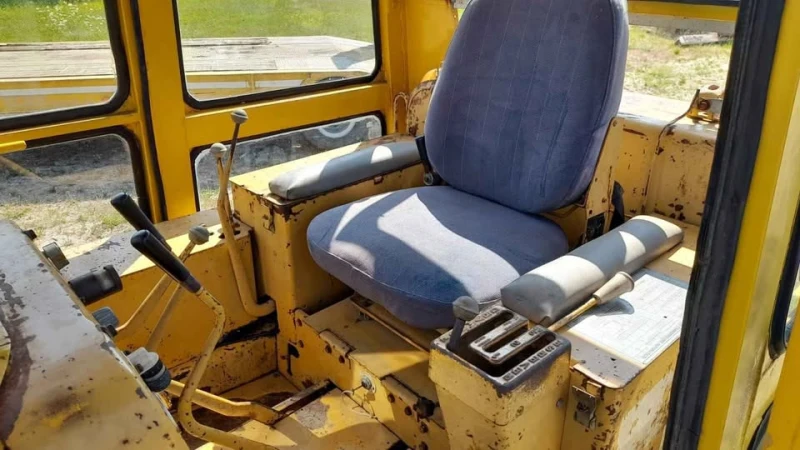 Булдозер Cat D4Е, снимка 7 - Индустриална техника - 52283139
