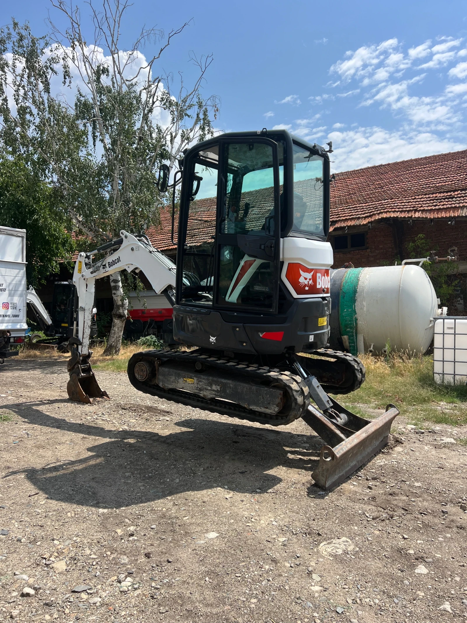 Багер Bobcat E26, снимка 3 - Индустриална техника - 55359046