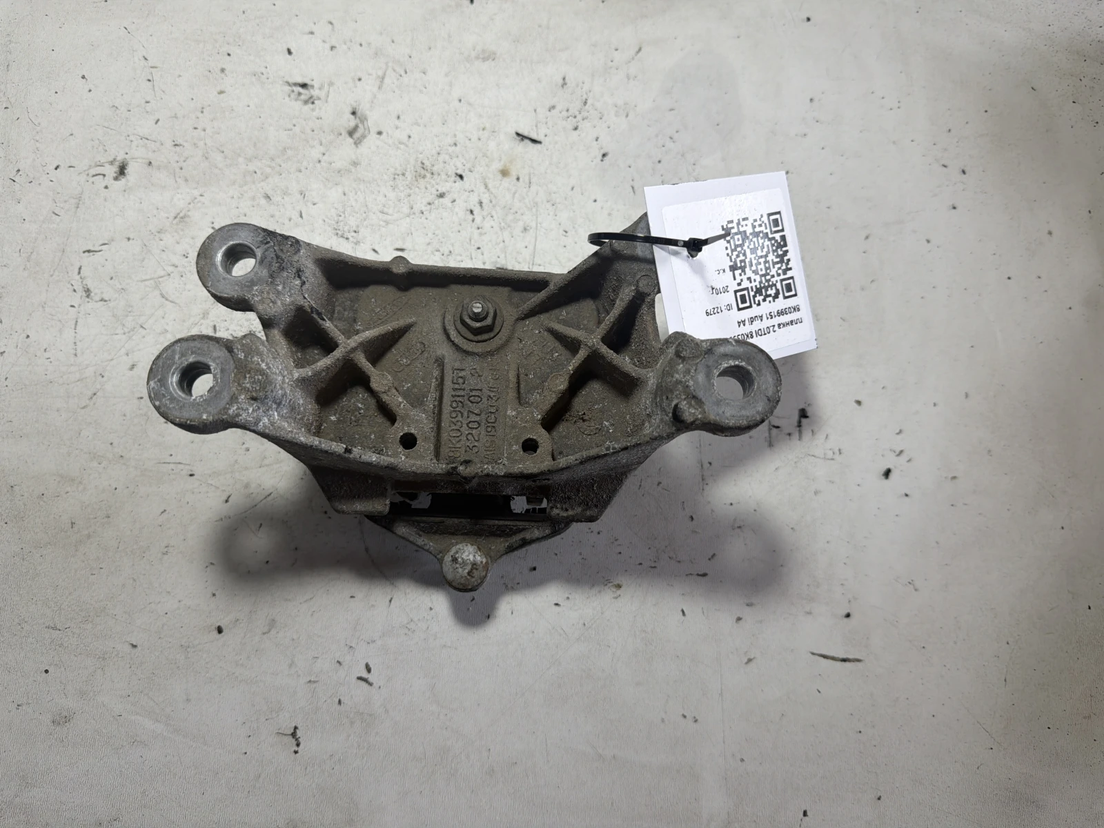 планка 2.0TDI 8K0399115T 8K0399151 Audi A4