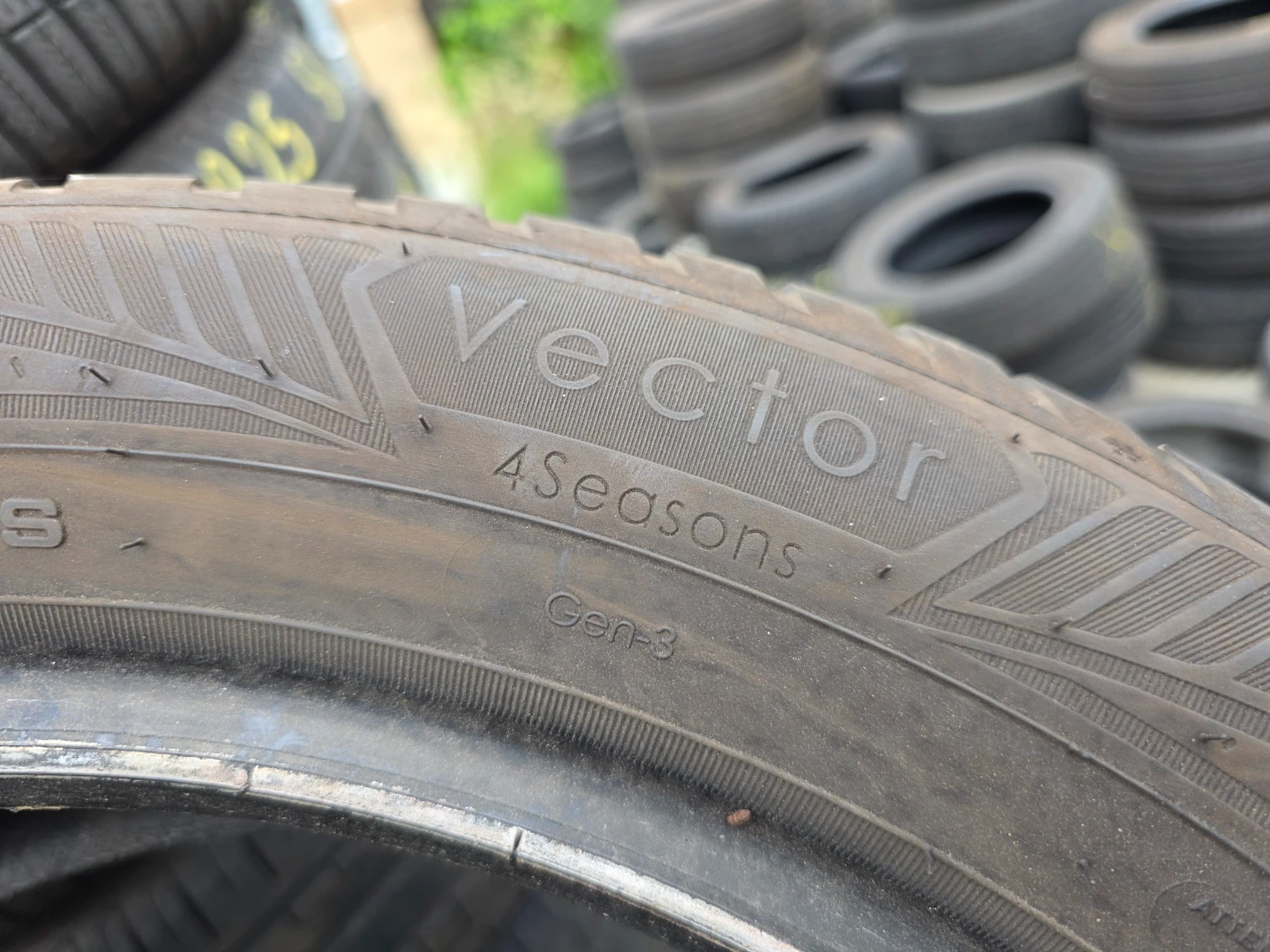 Гуми Всесезонни 215/55R17, снимка 8 - Гуми и джанти - 55491938