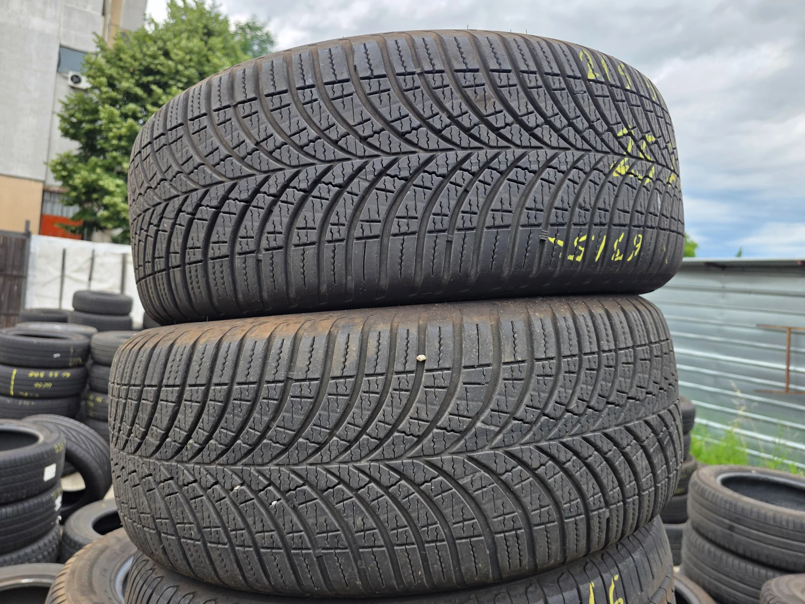 Гуми Всесезонни 215/55R17, снимка 5 - Гуми и джанти - 55491938