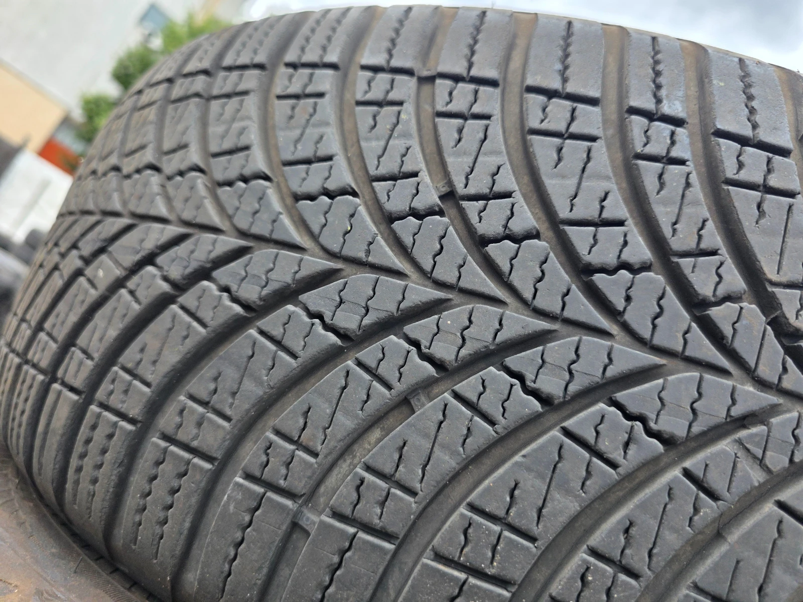Гуми Всесезонни 215/55R17, снимка 2 - Гуми и джанти - 55491938