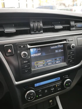 Toyota Auris 1.3, снимка 6