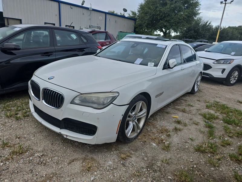 BMW 750 Li* PANO* HEAD UP* OBDUHVANE/КРАЙНА ЦЕНА ДО БЪЛГАР, снимка 3 - Автомобили и джипове - 48083673