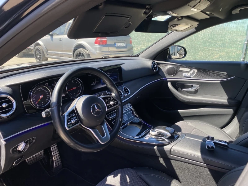 Mercedes-Benz E 220 FACELIFT / 2019г. / ПОДГРЕВ / КАМЕРА, снимка 11 - Автомобили и джипове - 49387503