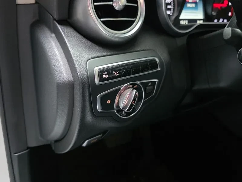 Mercedes-Benz C 220, снимка 15 - Автомобили и джипове - 54282271