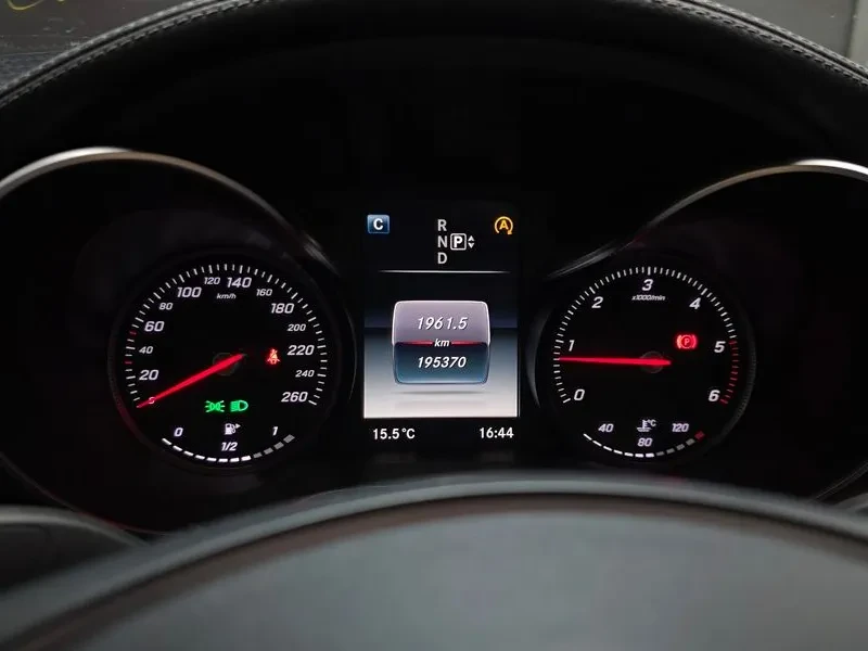 Mercedes-Benz C 220, снимка 8 - Автомобили и джипове - 54282271