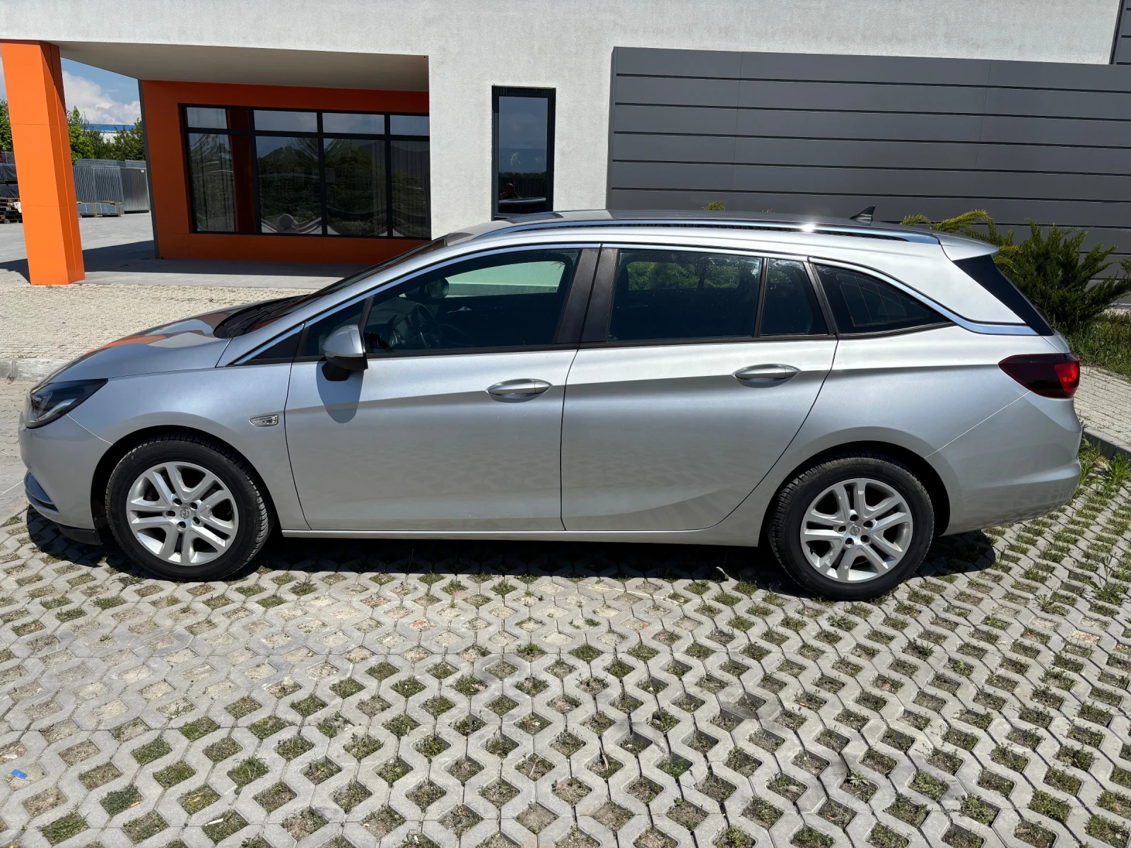 Opel Astra Sports Tourer 1.6 - 110 к.с. - изображение 4