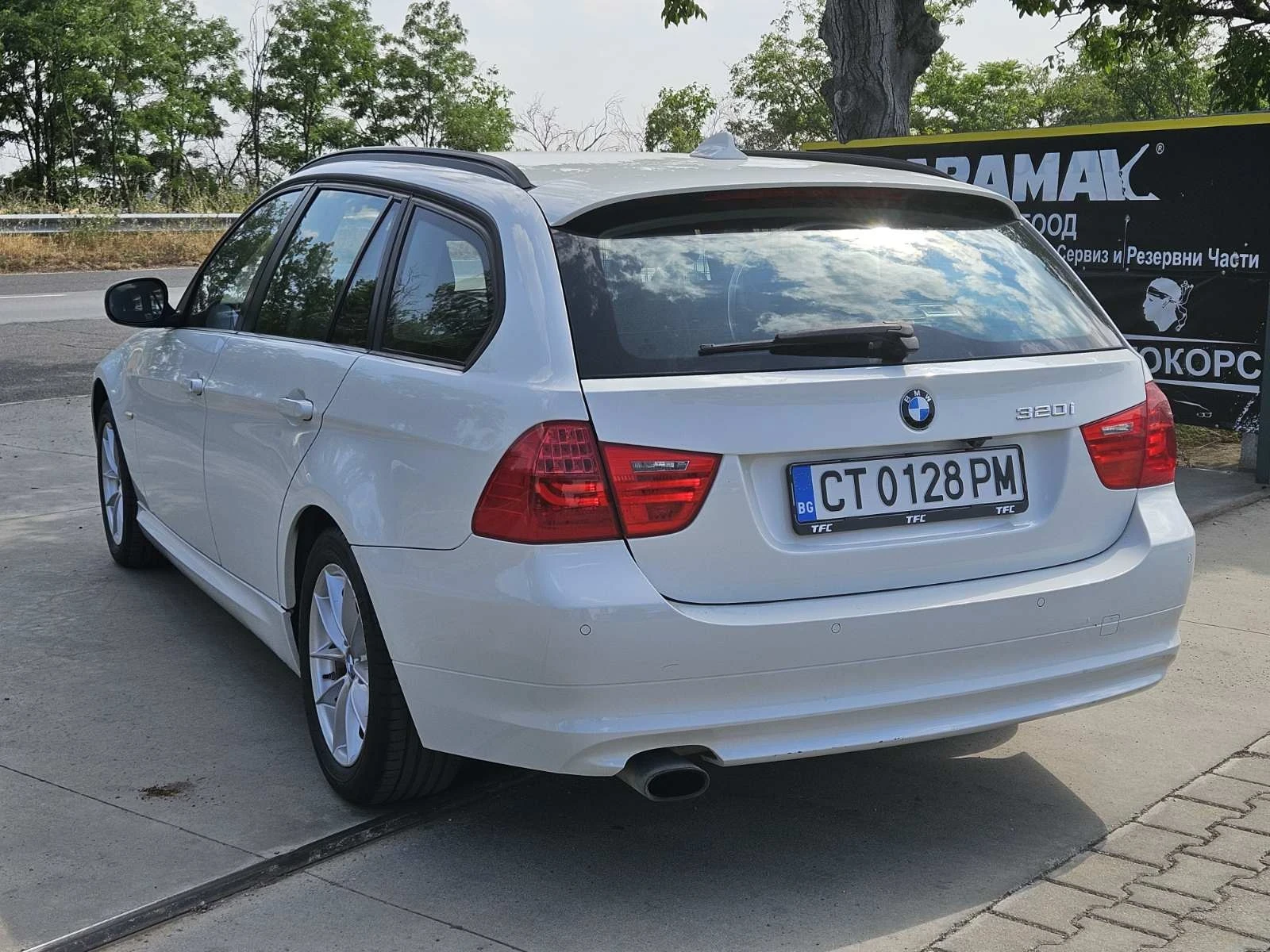 BMW 320 2.0i* Facelift  - изображение 7
