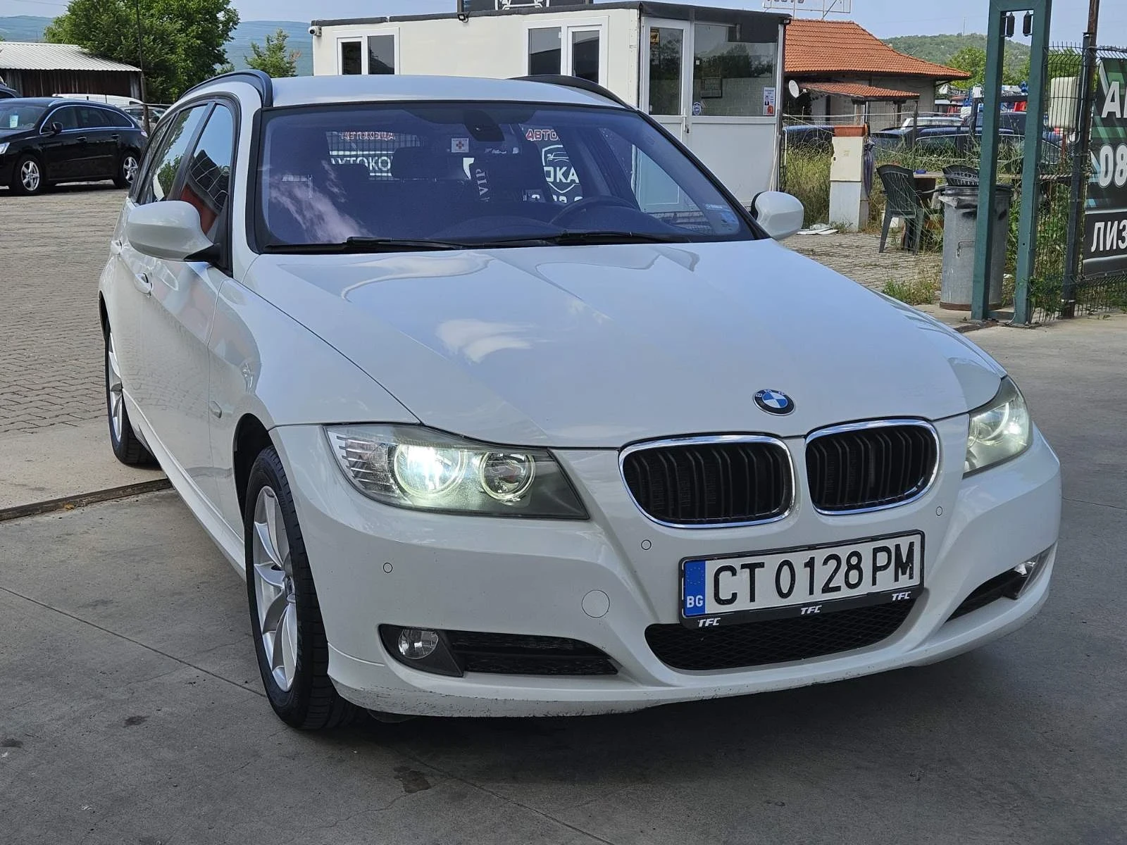 BMW 320 2.0i* Facelift  - изображение 3