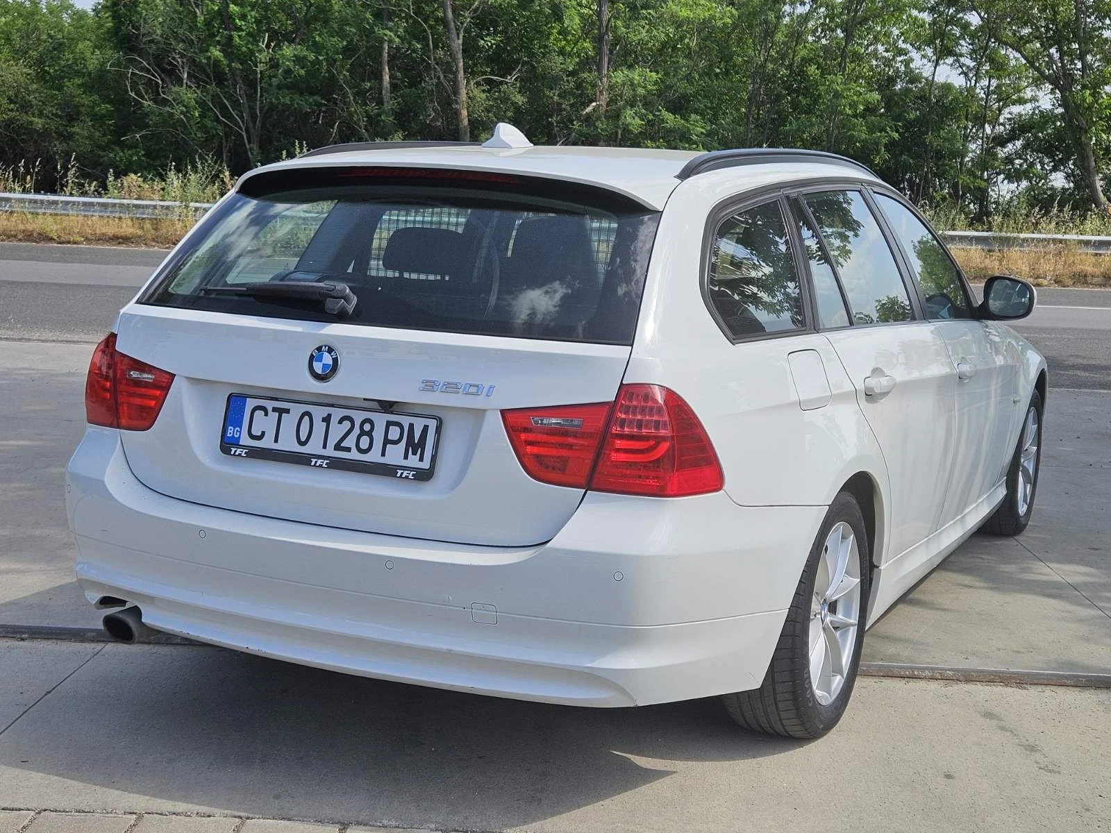 BMW 320 2.0i* Facelift  - изображение 5