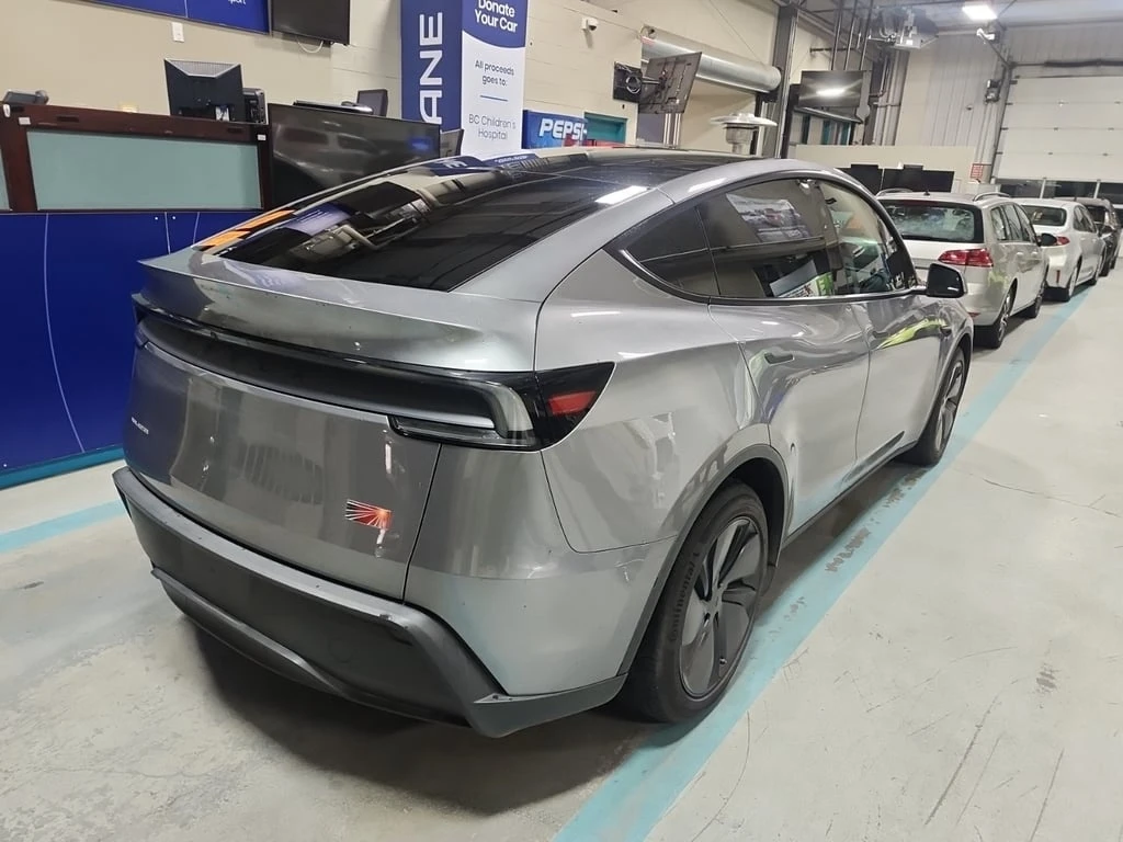 Tesla Model Y * LONG RANGE * CARFAX * ��� ������������ ������ | Mobile.bg � ����������� 3