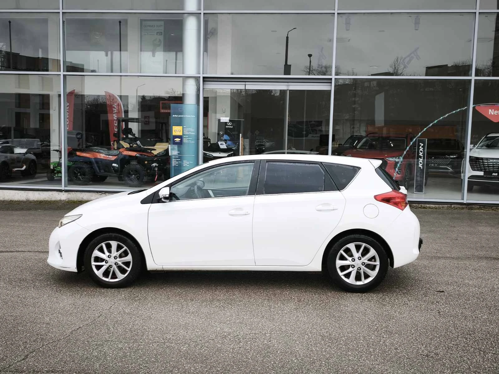 Toyota Auris 1.3 - изображение 4