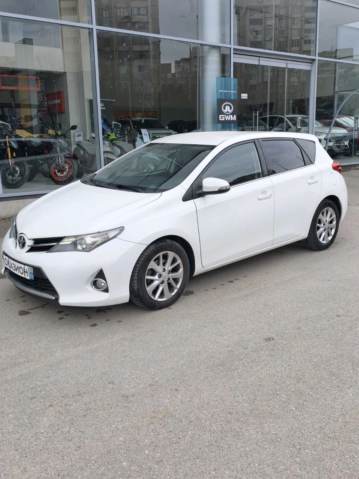 Toyota Auris 1.3, снимка 2 - Автомобили и джипове - 53279582