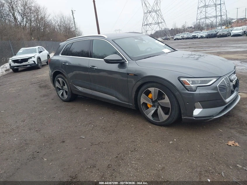 Audi E-Tron Premium Plus