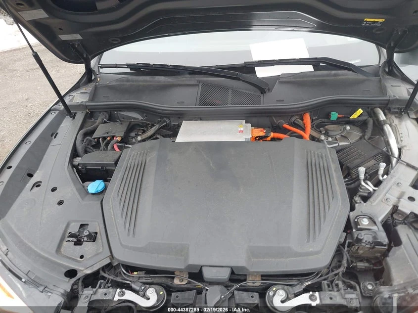 Audi E-Tron Premium Plus, снимка 10 - Автомобили и джипове - 53870579