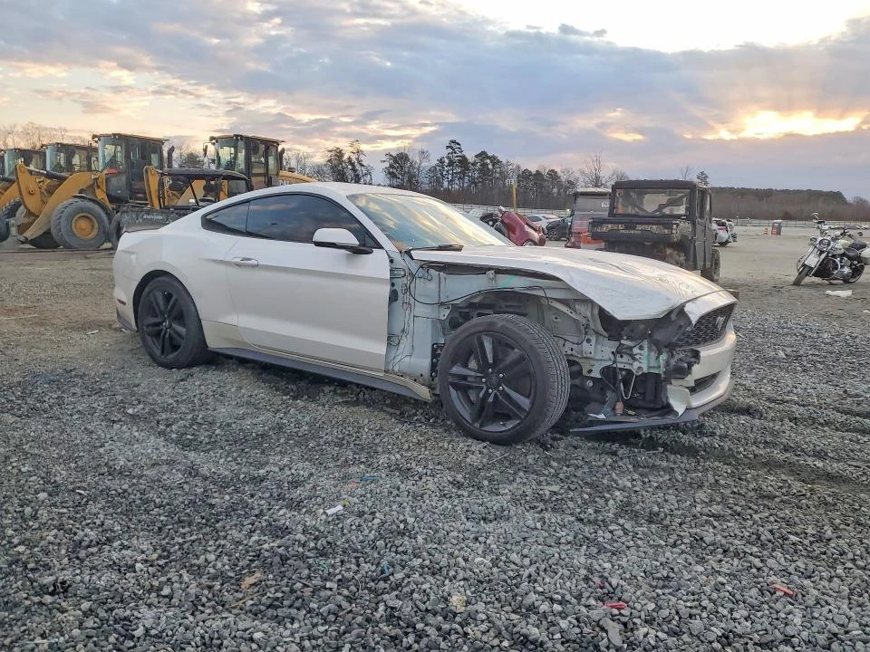 Ford Mustang 2.3L 4 Rear-wheel drive, снимка 4 - Автомобили и джипове - 53929075