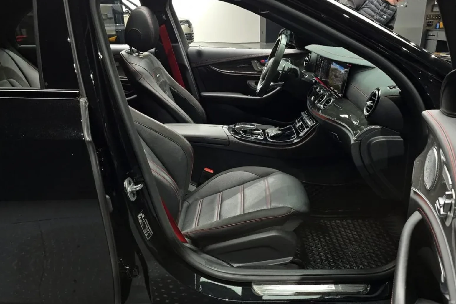 Mercedes-Benz E 53 AMG 4MATIC PLUS* Подгрев* ОБДУХВАНЕ* 360* HUD* Blind S, снимка 10 - Автомобили и джипове - 54221629