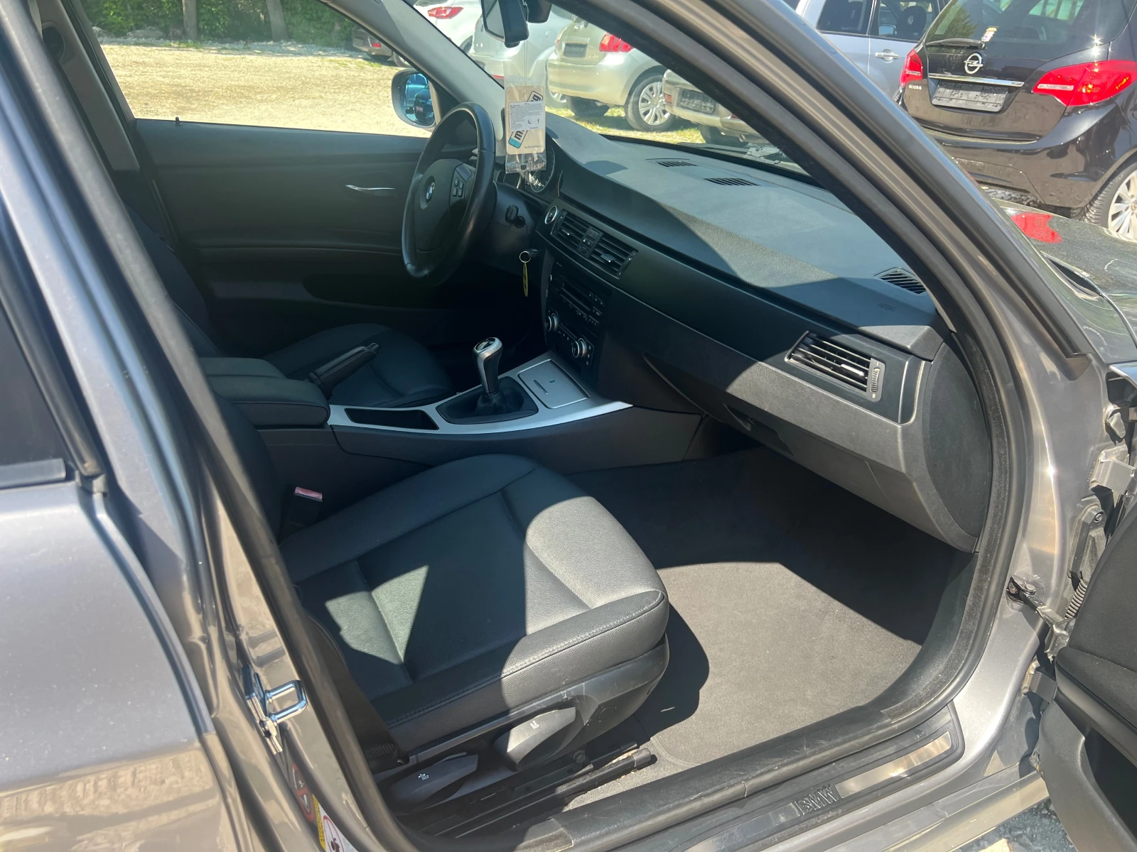 BMW 320 FaceLift кожа, снимка 11 - Автомобили и джипове - 54424342