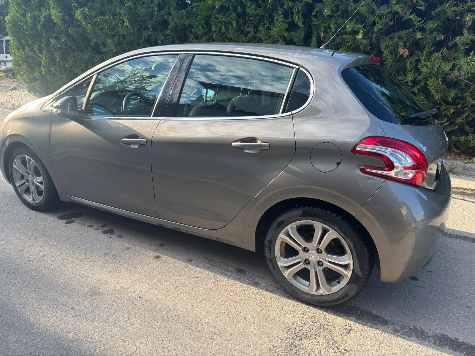 Peugeot 208 Hdi Automat, снимка 6 - Автомобили и джипове - 54973941
