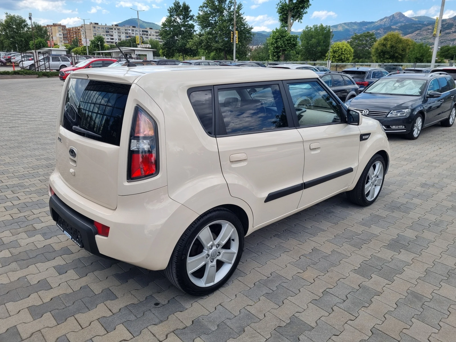 Kia Soul 1.6i-ГАЗ / СЕРВИЗНА ИСТОРИЯ-ОБСЛУЖЕНА!, снимка 6 - Автомобили и джипове - 55170241