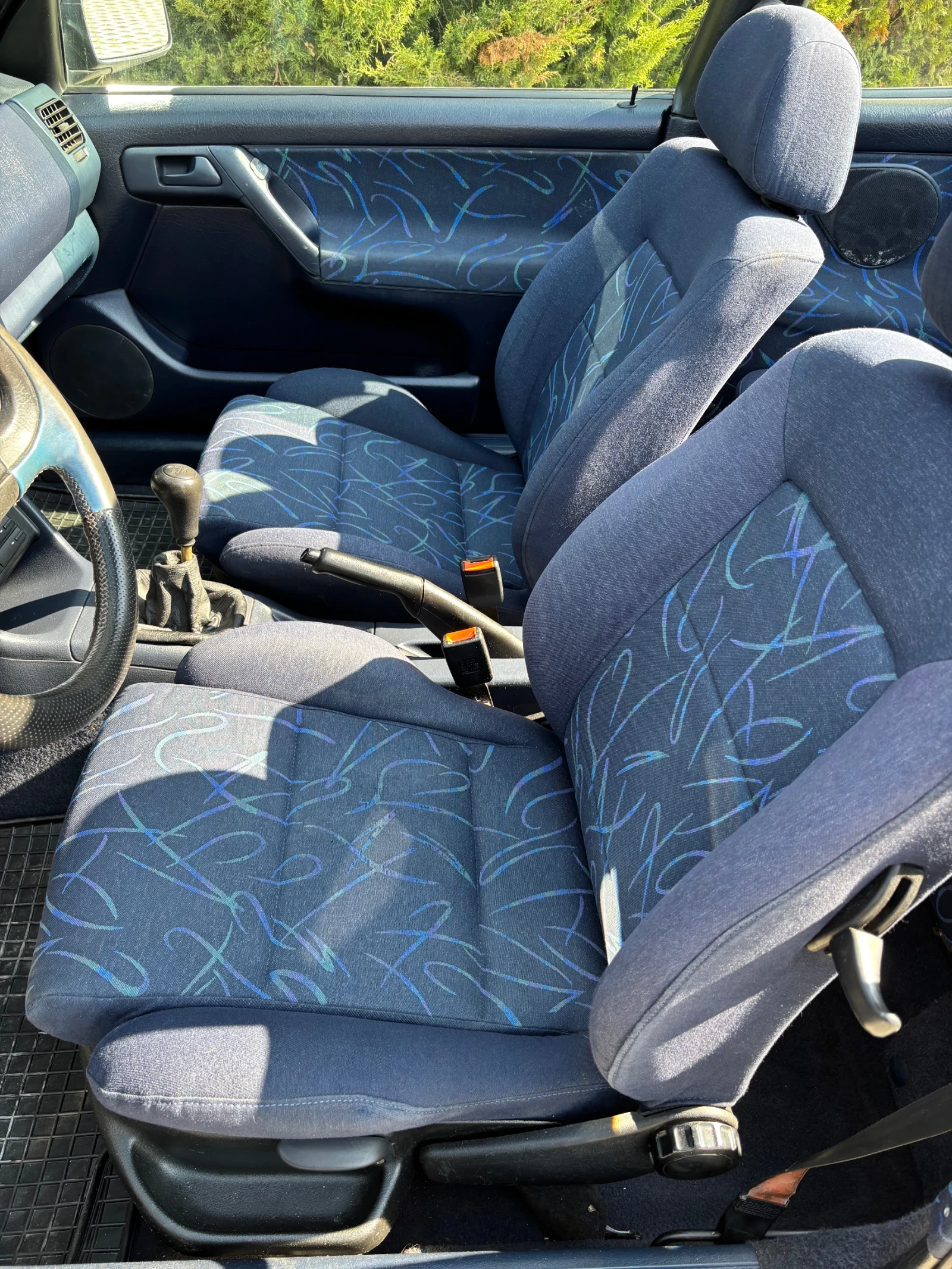 VW Golf Cabrio 1. 8 Mauritius Blue Karmann edition, снимка 5 - Автомобили и джипове - 55392981