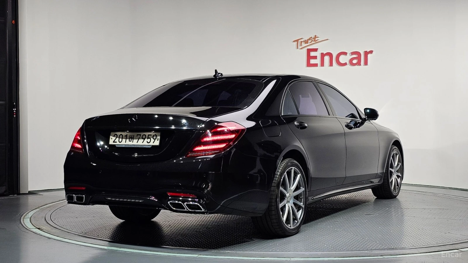 Mercedes-Benz S 63 AMG 4MATIC+ * HUD* МАСАЖИ* НАВИ* ПАНО* АВТОКРЕДИТ, снимка 2 - Автомобили и джипове - 55654992