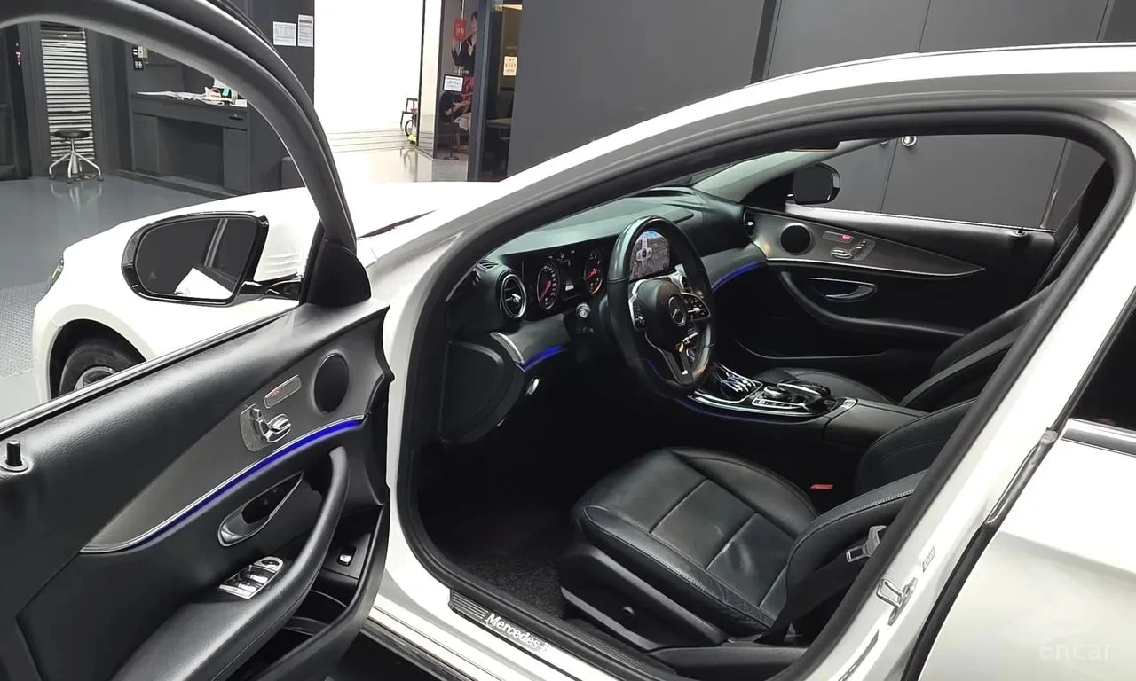 Mercedes-Benz E 300 * АВТОКРЕДИТ БЕЗ ПЪРВОНАЧАЛНА ВНОСКА, снимка 10 - Автомобили и джипове - 55929980