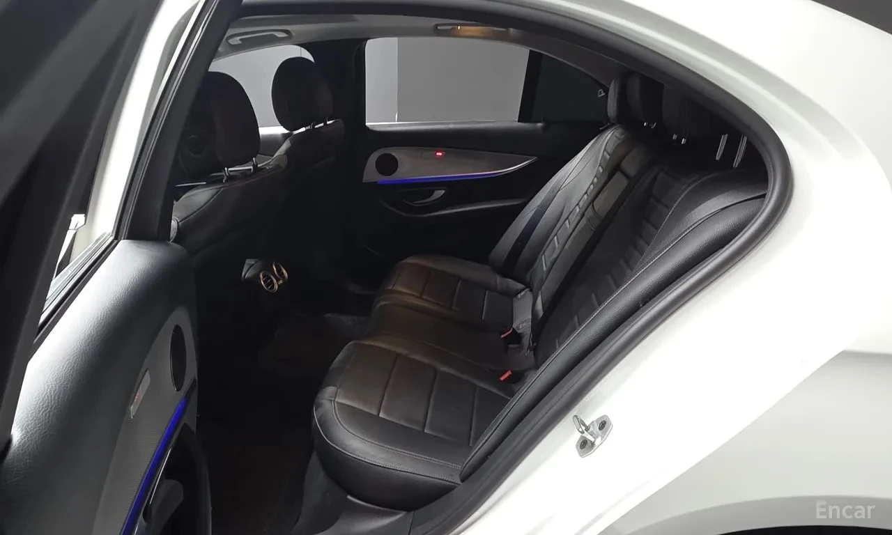 Mercedes-Benz E 300 * АВТОКРЕДИТ БЕЗ ПЪРВОНАЧАЛНА ВНОСКА, снимка 11 - Автомобили и джипове - 55929980