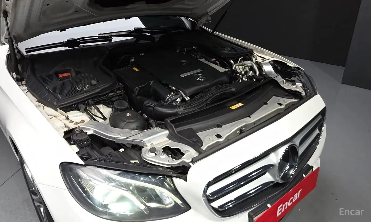 Mercedes-Benz E 300 * АВТОКРЕДИТ БЕЗ ПЪРВОНАЧАЛНА ВНОСКА, снимка 6 - Автомобили и джипове - 55929980