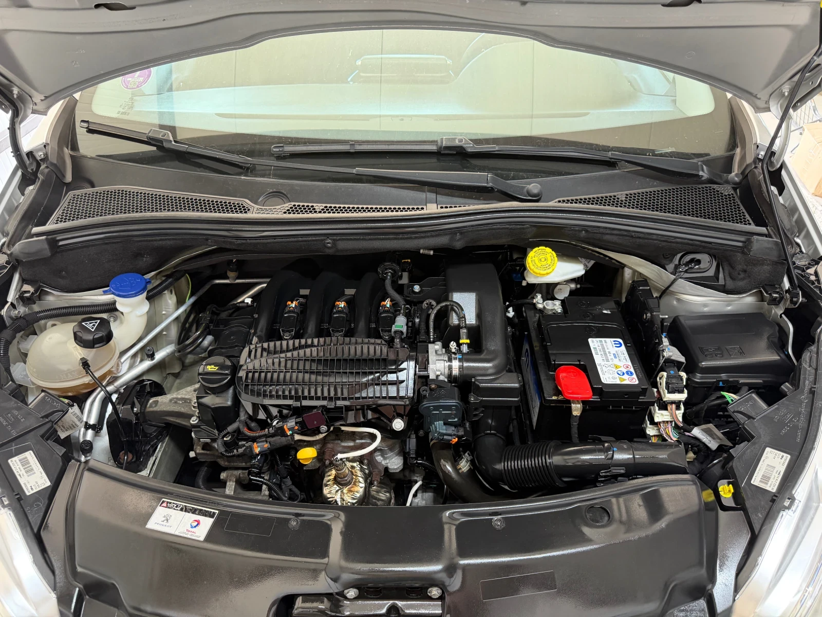 Peugeot 208 1.2i ALLURE, LED, FACE, EURO-6, снимка 14 - Автомобили и джипове - 55970793