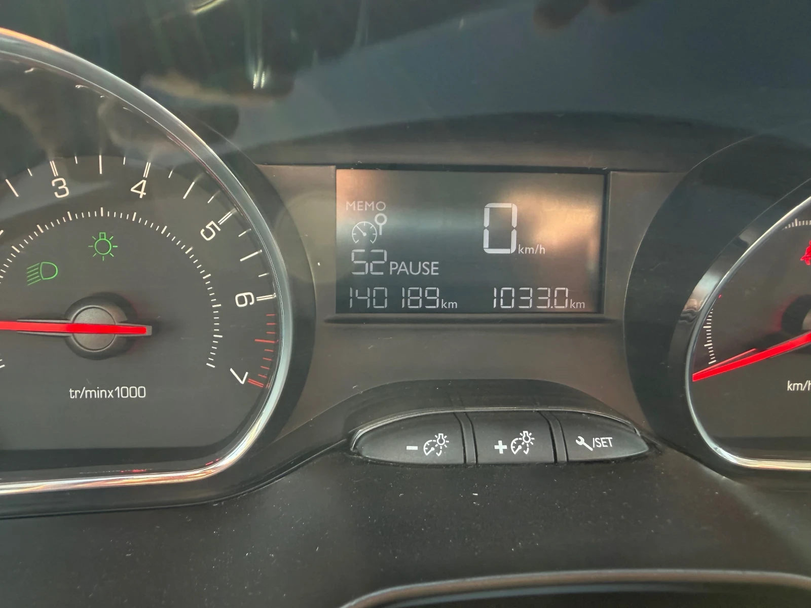Peugeot 208 1.2i ALLURE, LED, FACE, EURO-6, снимка 11 - Автомобили и джипове - 55970793