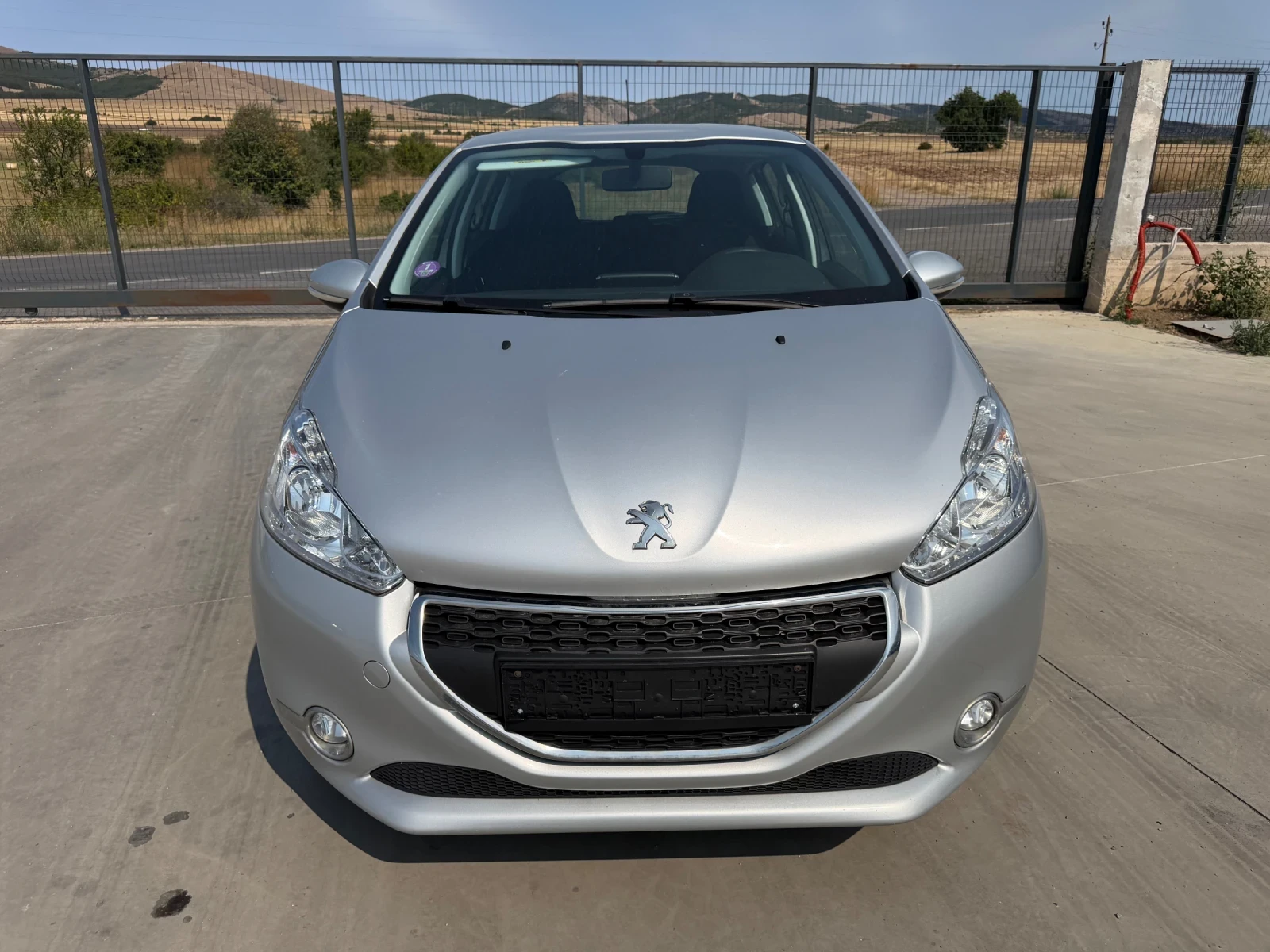 Peugeot 208 1.2i ALLURE, LED, FACE, EURO-6, снимка 5 - Автомобили и джипове - 55970793